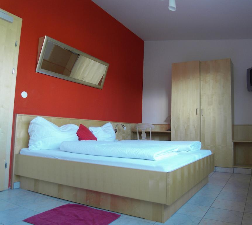Weinhotel Kirchenwirt Gols Room photo