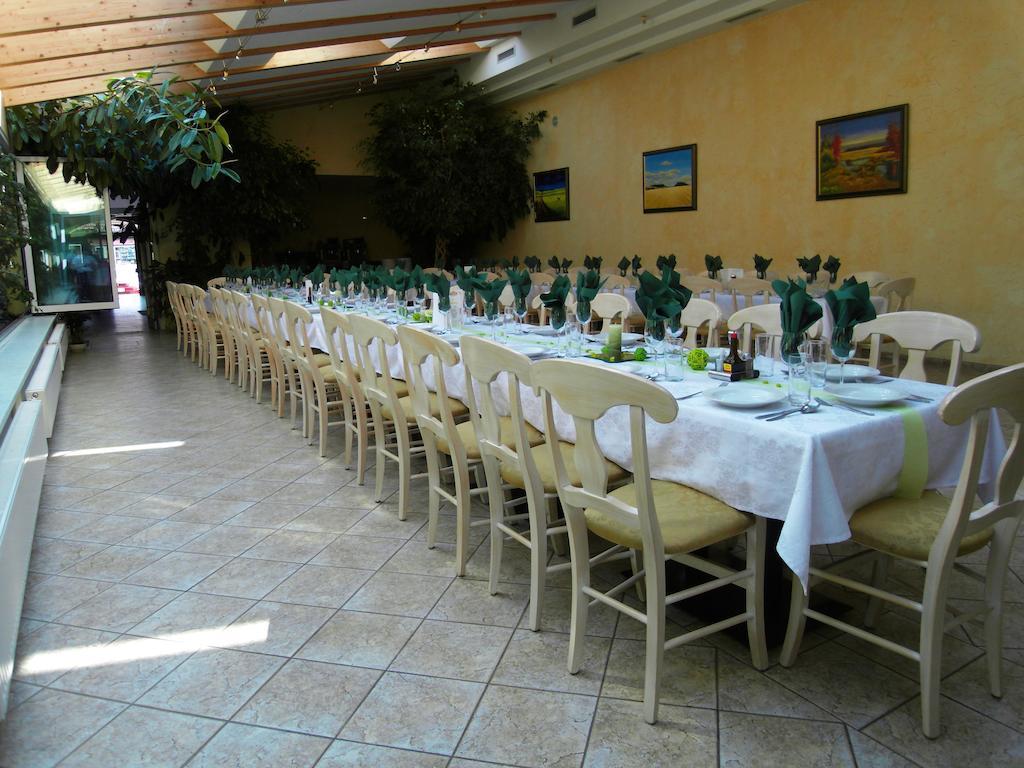 Weinhotel Kirchenwirt Gols Exterior photo